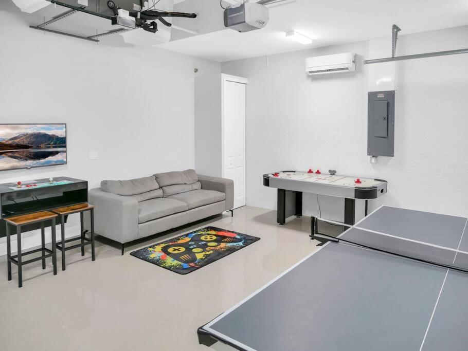 Casa Sevilla, Heated Pool, Sleeps 9, 4B3B Кейп Корал Екстериор снимка