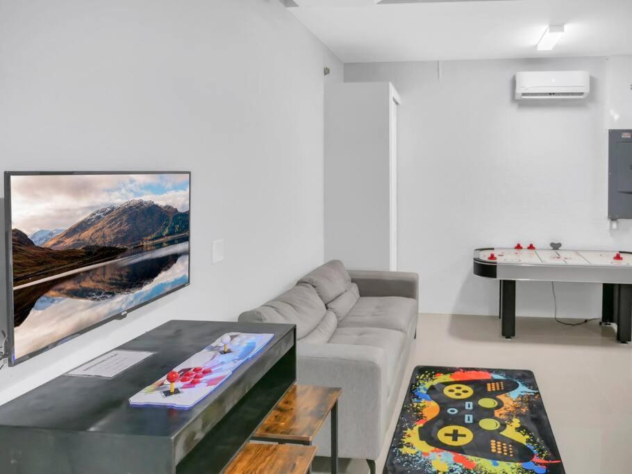 Casa Sevilla, Heated Pool, Sleeps 9, 4B3B Кейп Корал Екстериор снимка